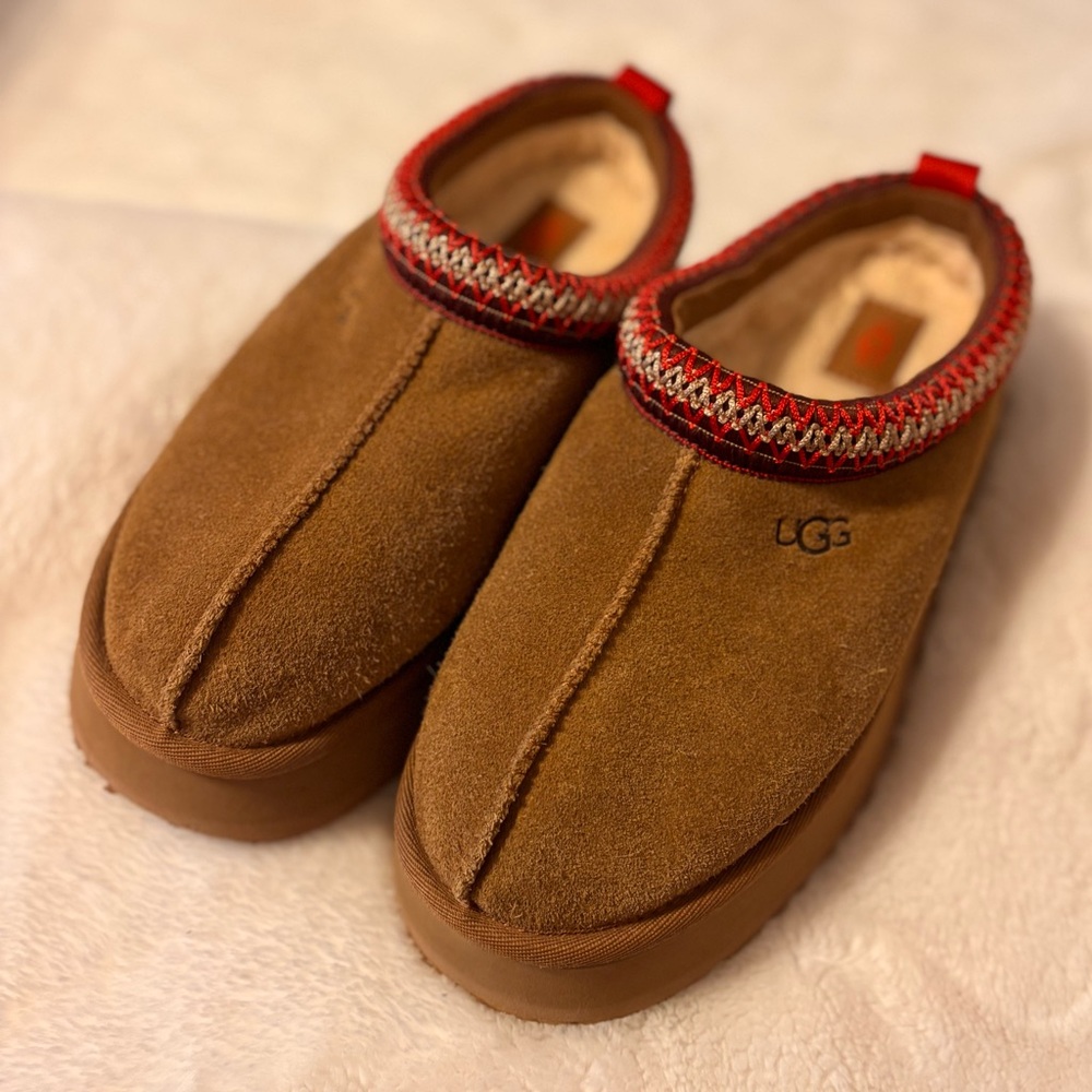UGG Women’s Tazz Chestnut Brown Suede Slippers with Red Trim Size 7